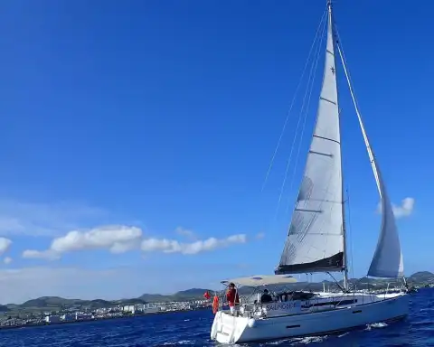 Home Azores Passeios Privados de Veleiro 20