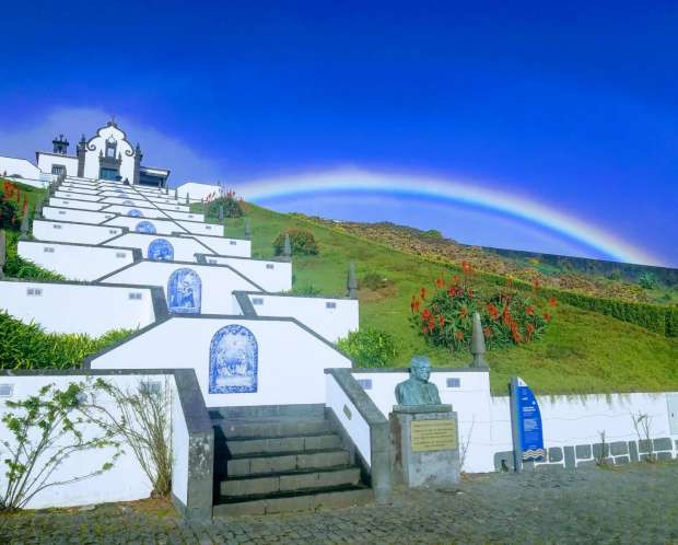 Home Azores - Van Tours