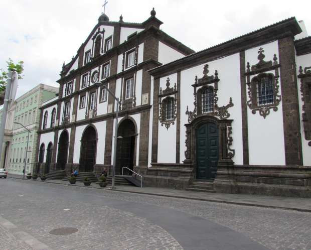 Home Azores - Ponta Delgada City Tour